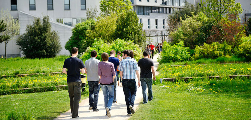 Image of students walking in on the ENS Lyon campus.